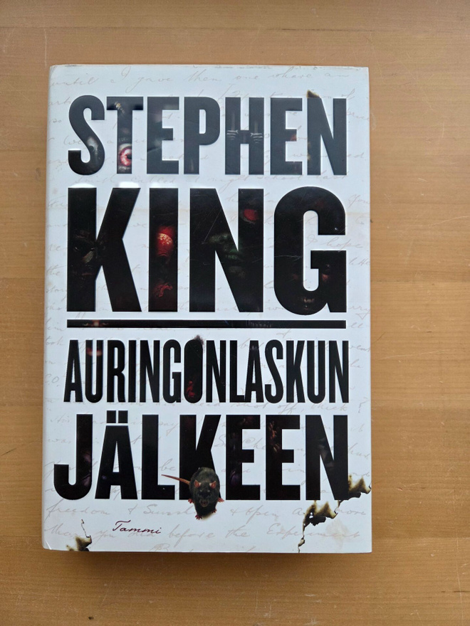 STEPHEN KING . AURINGONLASKUN JÄLKEEN . 1.PAINOS 2010