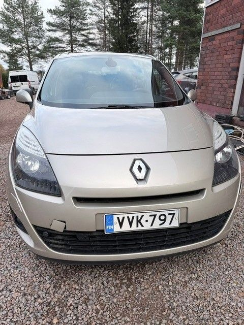 Myydään RENAULT MEGANE SCENIC   korjattavaksi