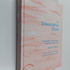 Joyanna L. Silberg : The dissociative child : diagnosis, ... - pikkukuva 1