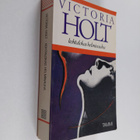 Victoria Holt : Kohtalokas helminauha - pikkukuva 1