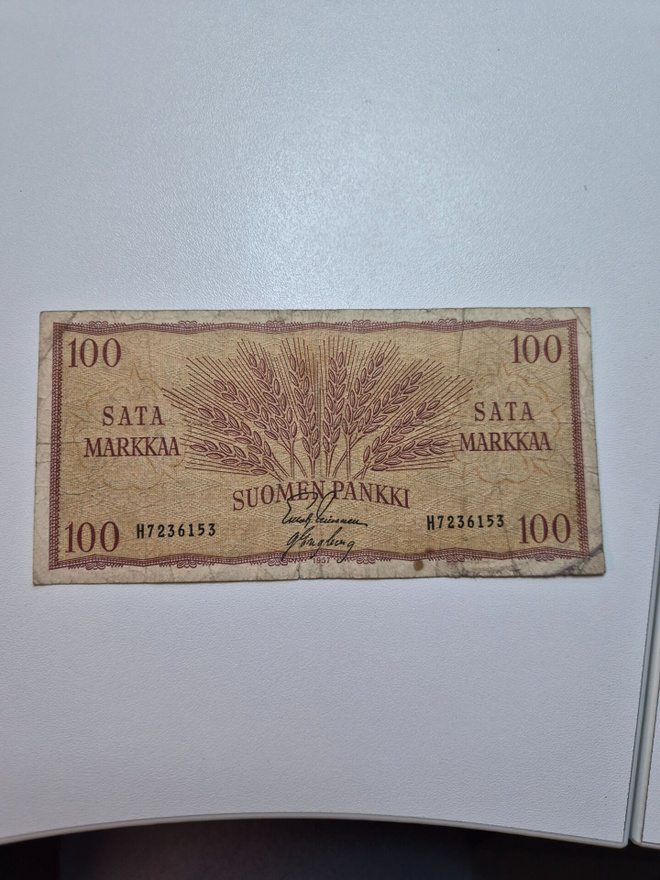Suomi	1957	 100 markkaa  (14391)