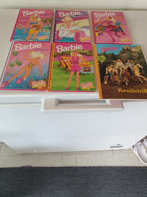 Barbie-kirjat (5 kpl) + värityskirja