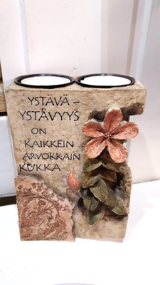 YSTÄVÄ-YSTÄVYYS ON KAIKKEIN ARVOKKAIN KUKKA- TUIKKUVOTIIVI