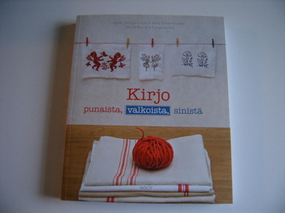Kirjo punaista, valkoista, sinistä