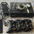 XBOX 360 konsoli + johdot + 3 kpl ohjaimia - pikkukuva 1