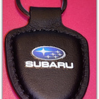 Pieni nahkainen Subaru avaimenperä - pikkukuva 1