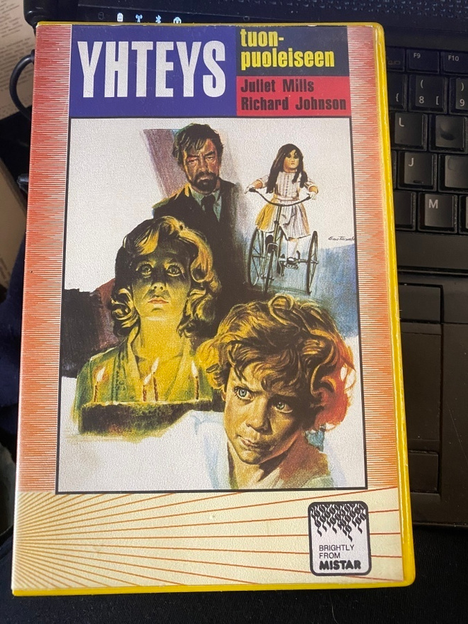 Yhteys tuonpuoleiseen Beyond the Door VHS