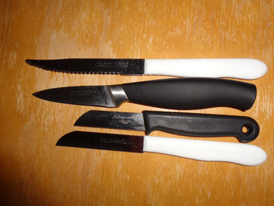 Keittiöveitsiä, yksi Fiskars