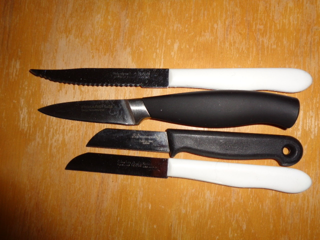 Keittiöveitsiä, yksi Fiskars