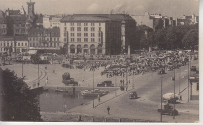 Helsinki kauppatori vanhoja autoja yms.
