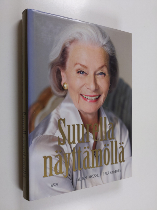 Raila Kinnunen ym. : Suurella näyttämöllä