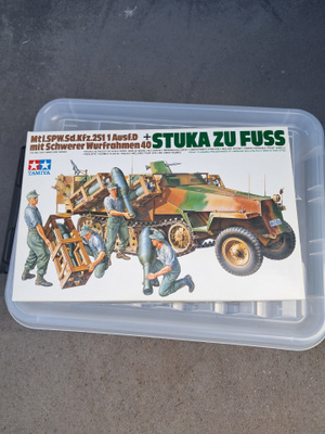 Tamiya 1/35 Sd.Kfz 251 Stuka zu Fuss
