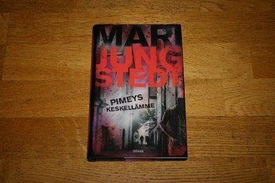 Mari Jungstedt: Pimeys keskellämme