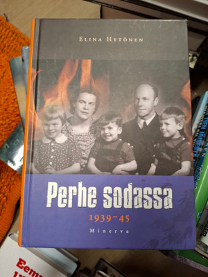 Elina Hytönen Perhe sodassa