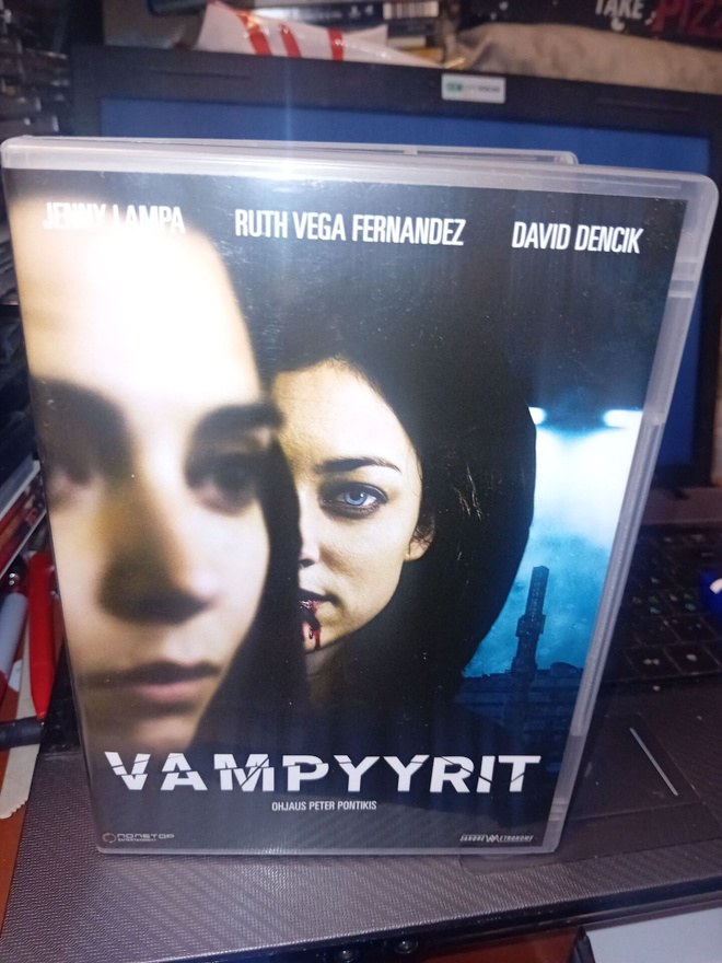 DVD VAMPYYRIT  ( SIS POSTIKULU )