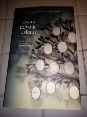 Ruoho - Ilola : Usko, toivo ja raskaus (sid. ) sis. postik.