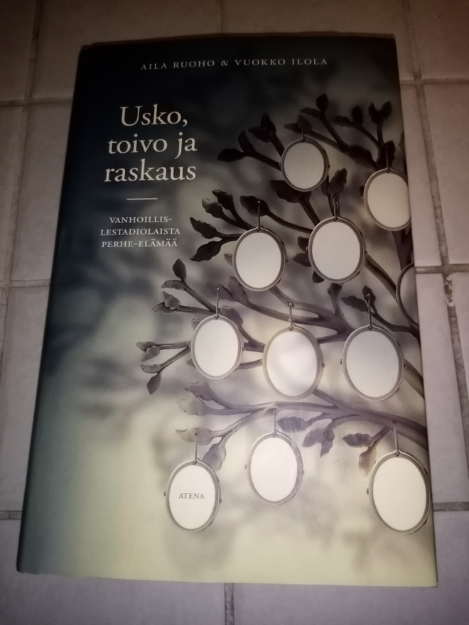 Ruoho - Ilola : Usko, toivo ja raskaus (sid. ) sis. postik.