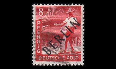 Berlin 3 o Musta päällepainama 8 Pf (1948)