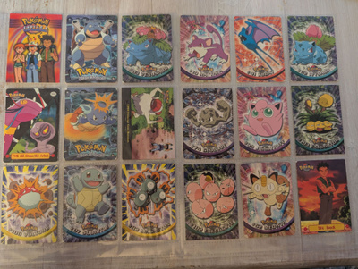 Pokemon kortteja nippu