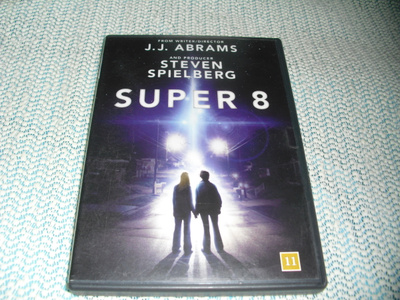 SUPER 8 (Elle Fanning)***