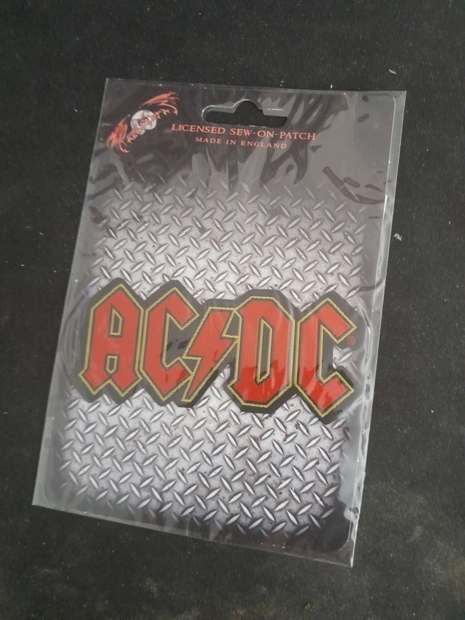 ac/dc hihamerkki uusi