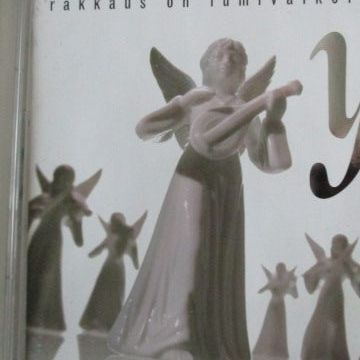 Yö RAKKAUS ON LUMIVALKOINEN (CD)