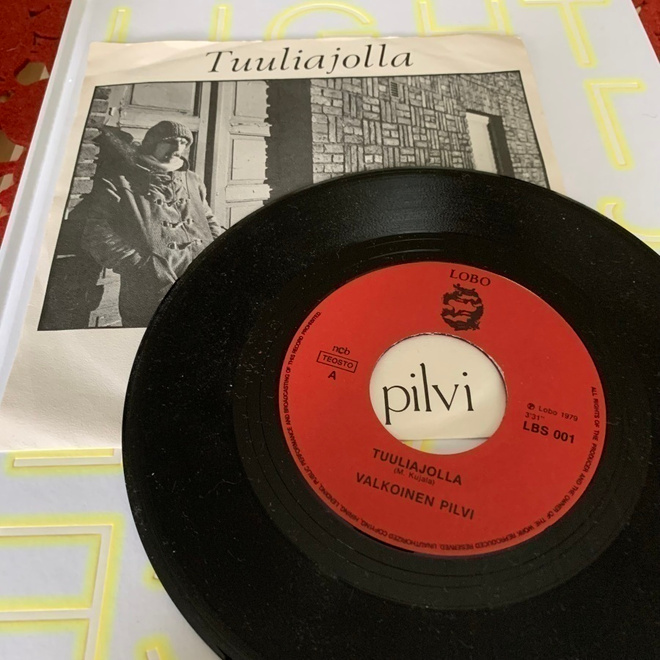 VALKOINEN PILVI: Tuuliajolla * Hyvästi * FIN 1979