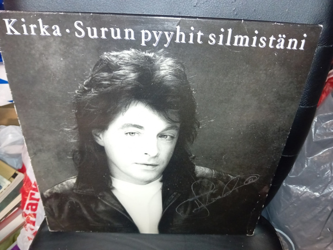 LP Kirka : Surun pyyhit silmistäni ( SIGNED ) SIS POSTIKULU