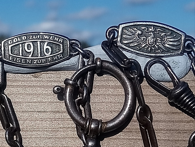 Rauta kellonperä 1916. Kulta aseeksi tai ruoaksi.