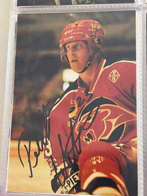 Pertti Lehtonen (HIFK) nimikirjoitus valokuvassa