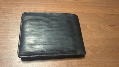 Myydään Louis Vuitton nahka lompakko