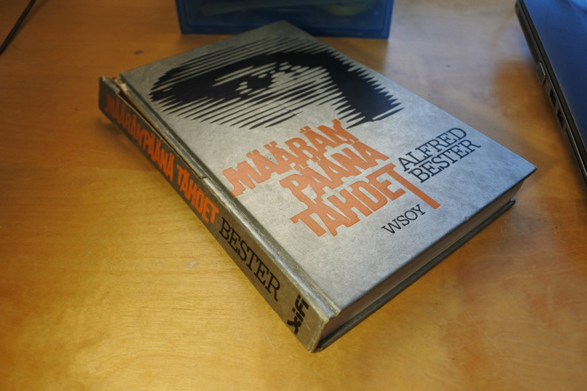 Alfred Bester: Määränpäänä tähdet, sidottu