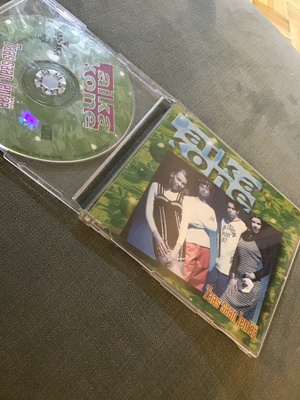 Aikakone . Taas saan lentää CDS single