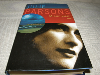 Julie Parsons Mielin kielin -sid