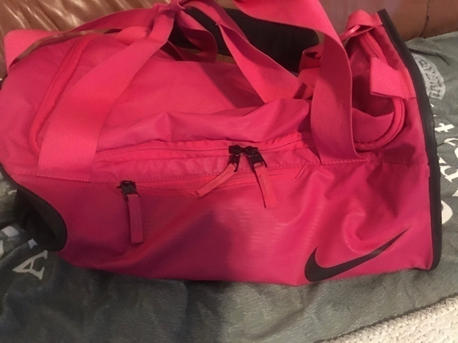 NIKE ATHLETIC LAUKKU