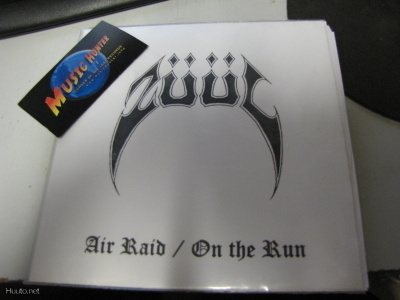 ZUUL-AIR RAID / ON THE RUN 7" SINGLE UUSI