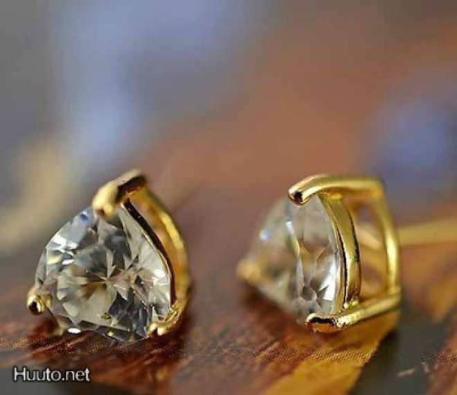 329 .. 9K Kulta Delicate Crystal Heart .. Korvakorut