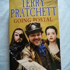 Pratchett, Terry: Discworld: Moist von Lipwig: Going Postal - pikkukuva 1
