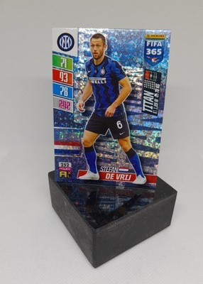Stefan De Vrij - TITAN - Panini FIFA365 2021-2022
