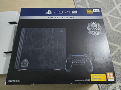 PS4 Pro Kingdom Hearts 3 Limited Edition paketti!