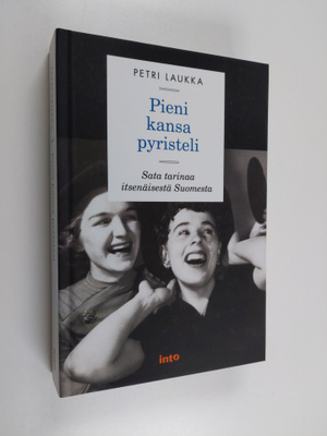 Petri Laukka : Pieni kansa pyristeli : sata tarinaa itsen...