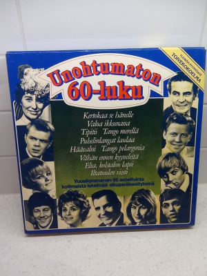 UNOHTUMATON  60 - LUKU , 8 kpl VINYYLIÄ- KANSIO