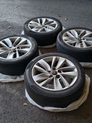 Opel Insignia 18" alkuperäiset vanteet + huonot renkaat