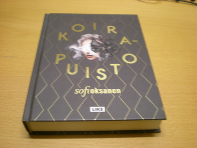 Sofi Oksanen: Koirapuisto