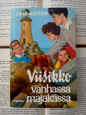 Enid Blyton - Viisikko vanhassa majakassa (nid.)
