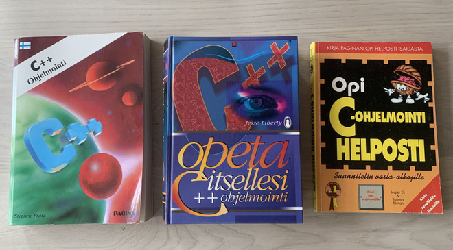 C-kielen ohjelmointioppaita 3 kpl