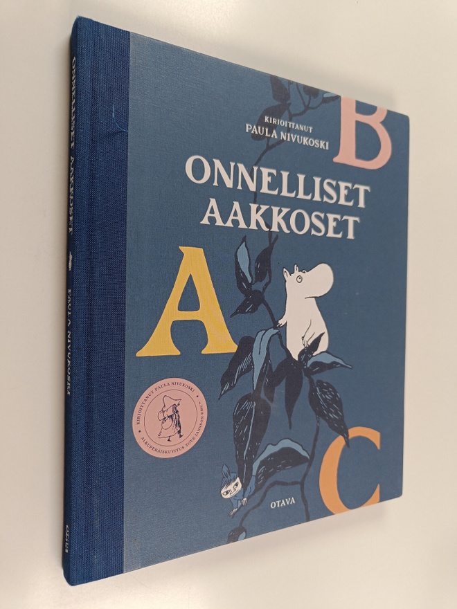 Paula Nivukoski : Onnelliset aakkoset