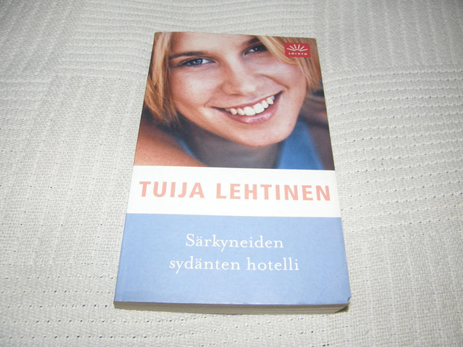 Tuija Lehtinen Särkyneiden sydänten hotelli  -pok