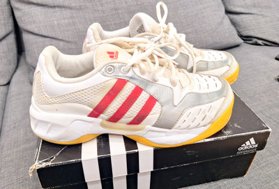 == Adidas kengät koko 36 2/3 Vähällä käytöllä olleet ja