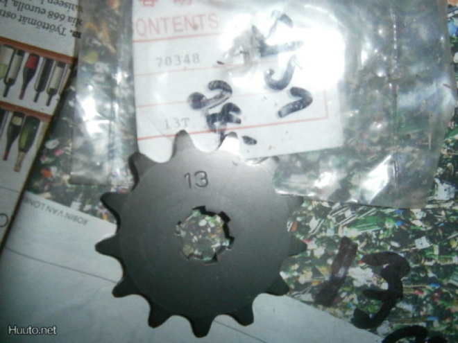 suzuki s/s1 eturatas 13 hammasta,,uusi